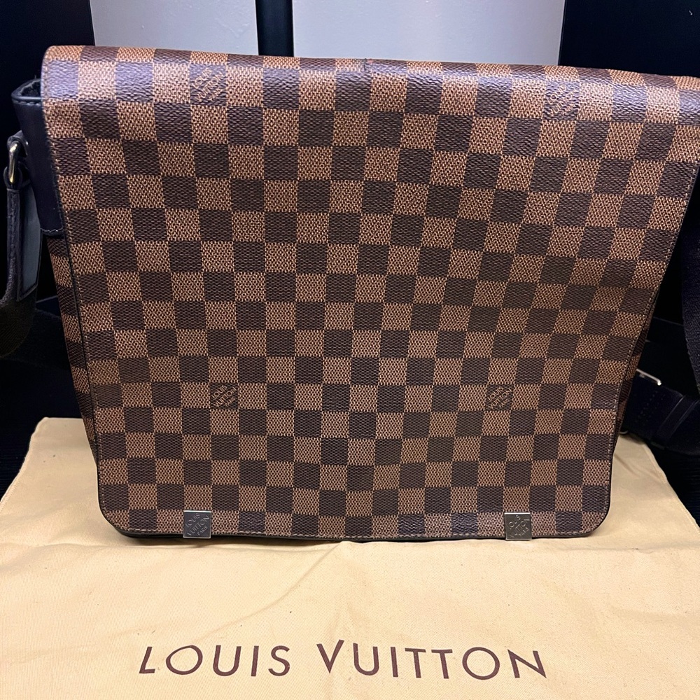 *SOLD* Louis Vuitton Vintage Messenger Designer Shoulder Bag